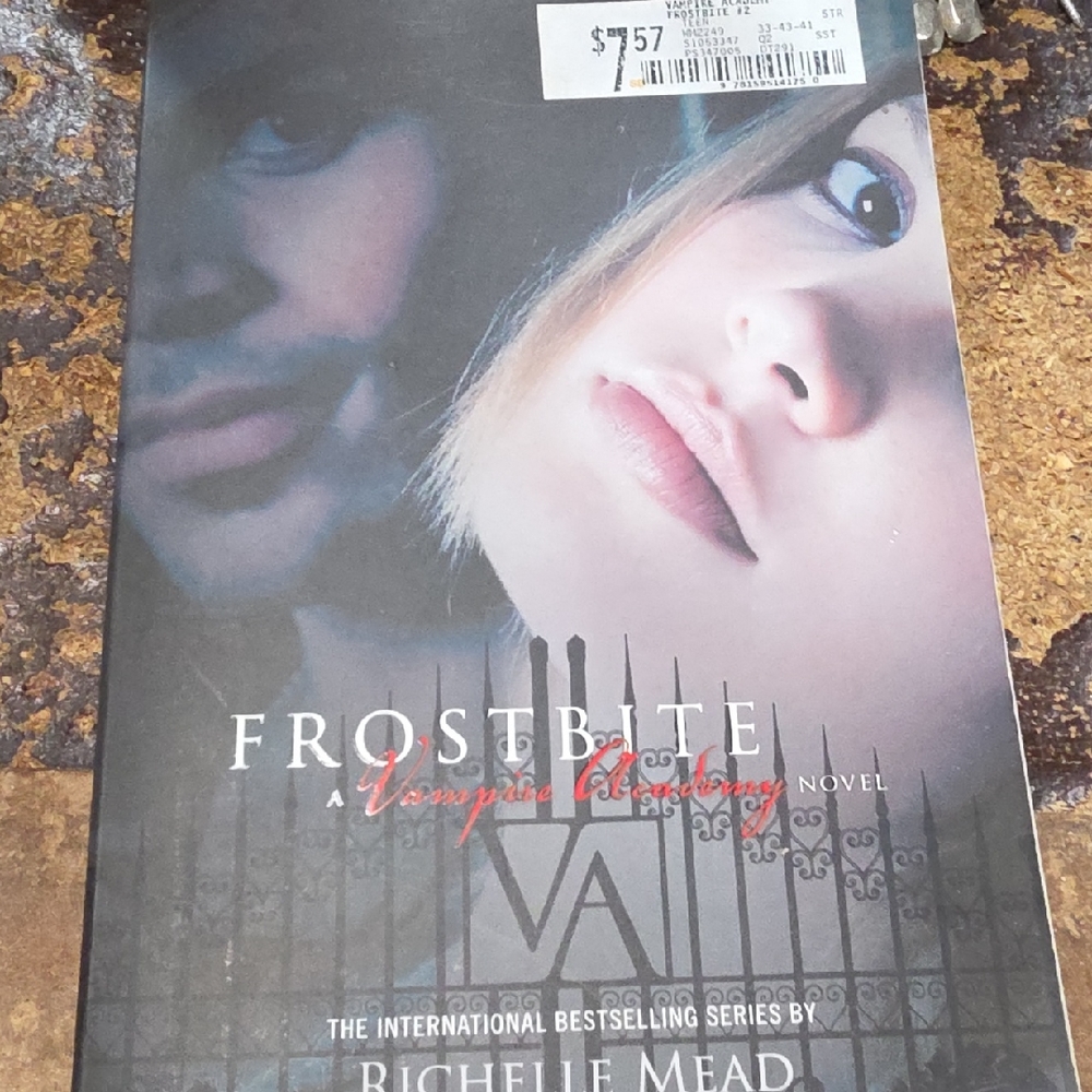 Frostbite by Richelle Mead — YA Vampire Academy Novel (Black, Gray, Pink)